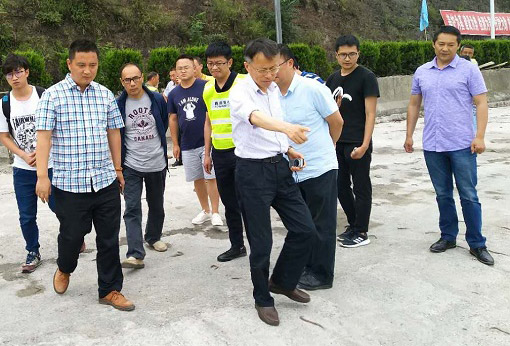 交通廳設(shè)計(jì)院總工程師牟廷敏赴公司承建雅西高速臘八斤大橋施工現(xiàn)場調(diào)研指導(dǎo)工作