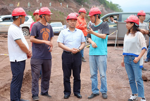 集團公司董事黃斌一行赴公司承建仁沐新高速LJ22標項目督導安全生產工作
