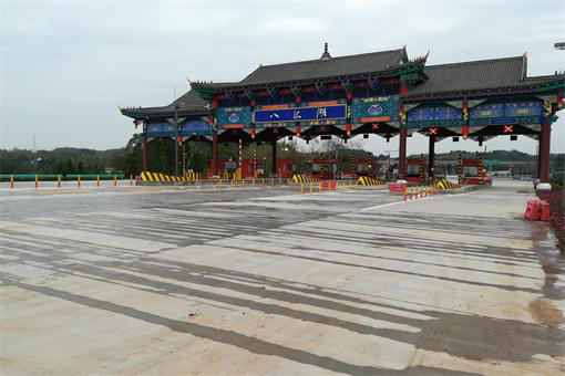 巴南高速八爾湖互通立體交叉工程順利通過(guò)竣工驗(yàn)收