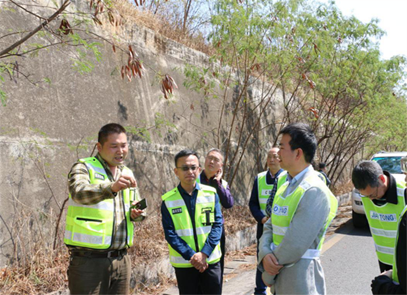 公司董事郜進(jìn)良一行赴 攀田路、瀘黃路實(shí)地調(diào)研并指導(dǎo)工作