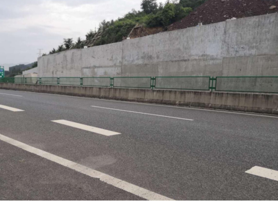 廣陜、廣巴高速公路連接線東壩互通K4+700左側順層滑坡處治工程順利完工