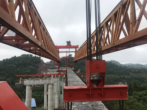 成資渝高速TJ5項目順利完成首件T梁架設(shè)