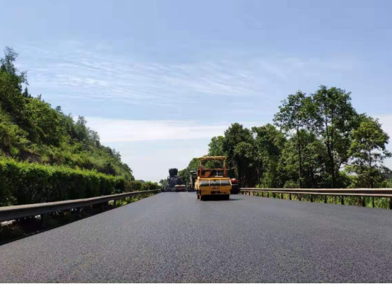 G5京昆高速公路綿廣段路面維修工程二階段（進川向）路面坑凼修補任務(wù)順利完成.png