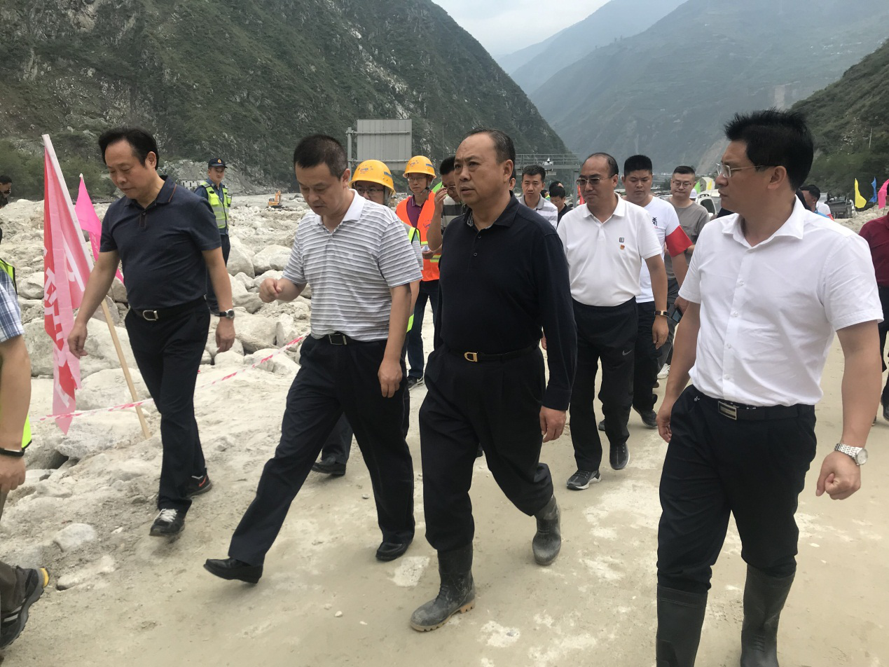 阿壩州委書記劉坪赴都汶高速公路“8.20”泥石流災害應急搶險工程現場調研指導工作