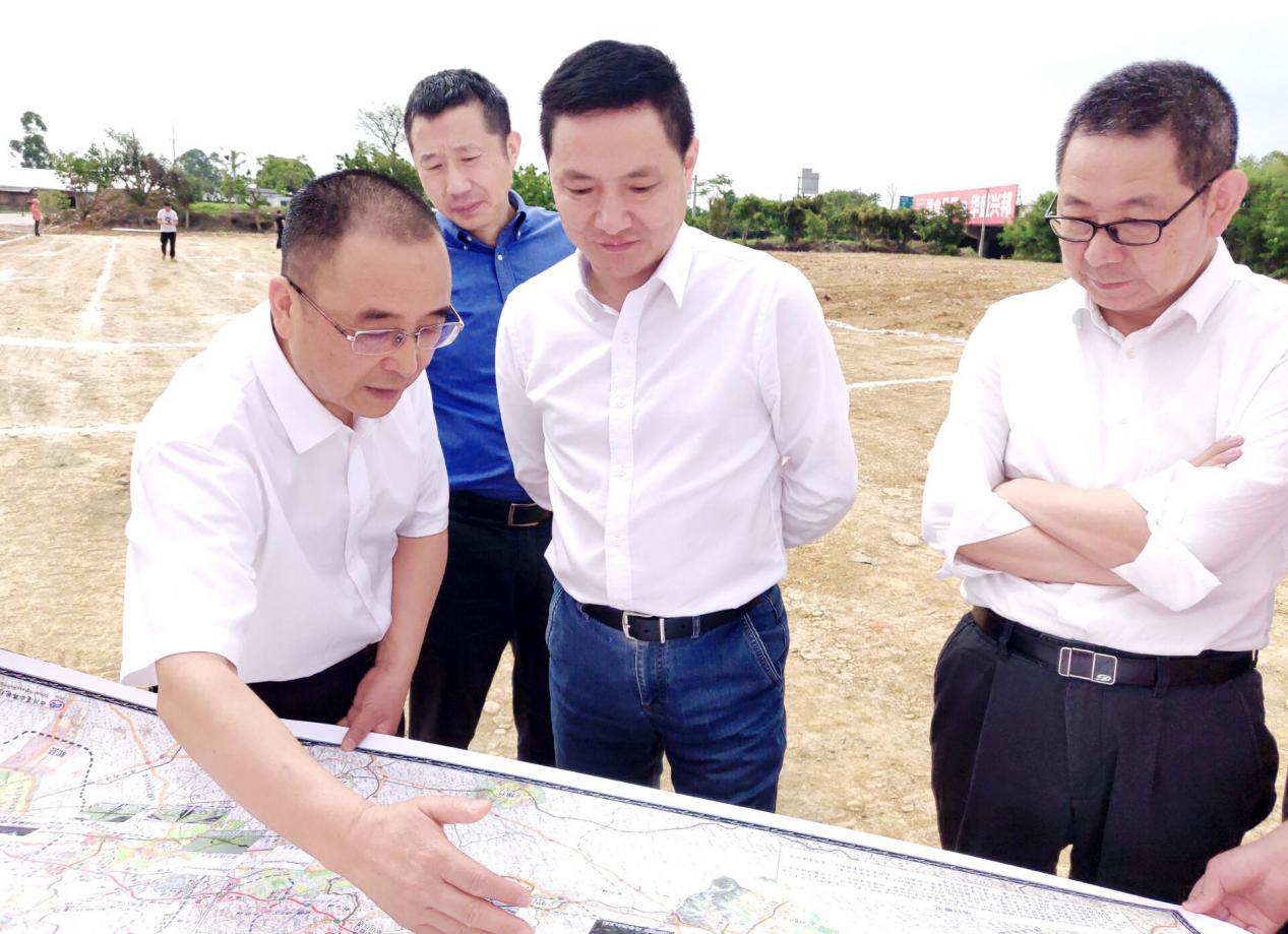 集團(tuán)公司黨委副書記、副董事長、總經(jīng)理周黎明 深入成綿擴(kuò)容項(xiàng)目開展規(guī)劃調(diào)研