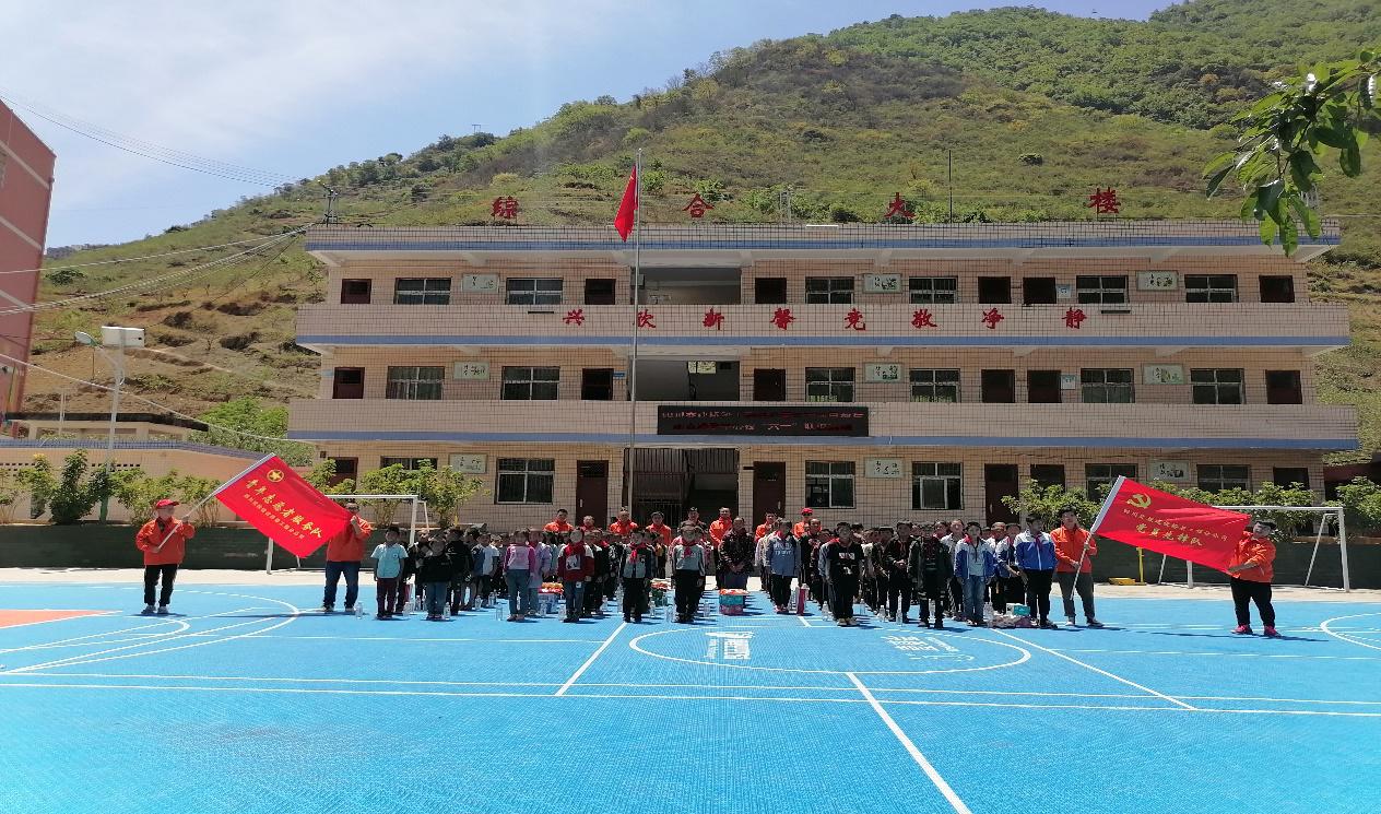 橋梁分公司沿江項目到結對幫扶學生就讀學校開展六一愛心活動1.jpg