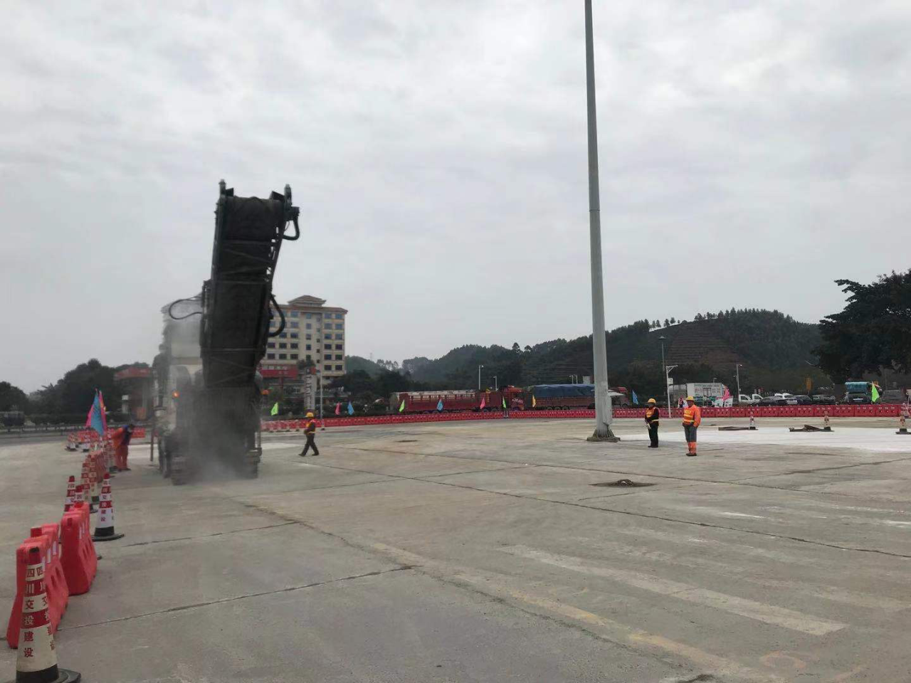 成樂高速天福服務區(qū)改造升級工程正式進場施工