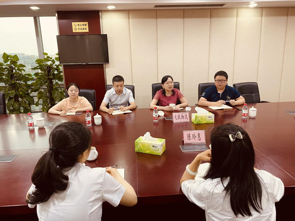 物流公司財務總監沈容華一行到公司交流座談
