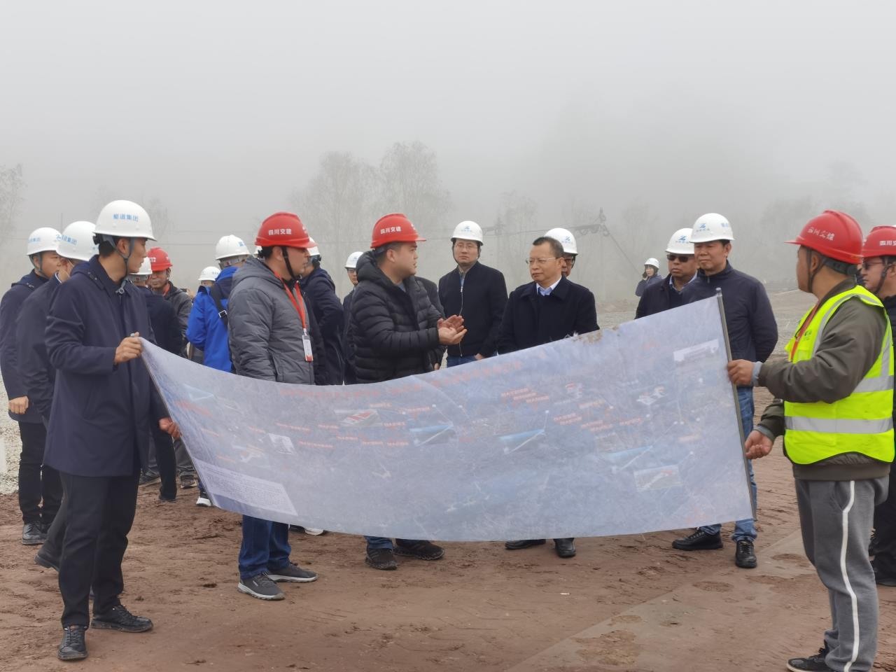蜀道集團資深經理王世忠一行督導檢查開梁高速（四川境）建設情況