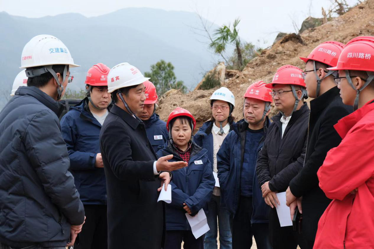 交建集團副總經理、安全總監杜光平一行赴青川縣建峰灰巖礦項目安全生產專項檢查