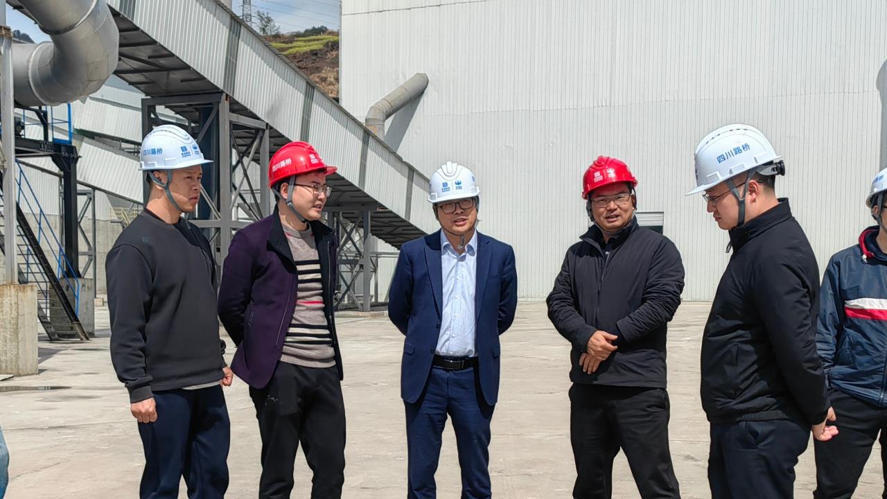 蜀道集團土礦部部長喬勝俊一行赴交建材料公司青川縣建峰灰巖礦項目部調研