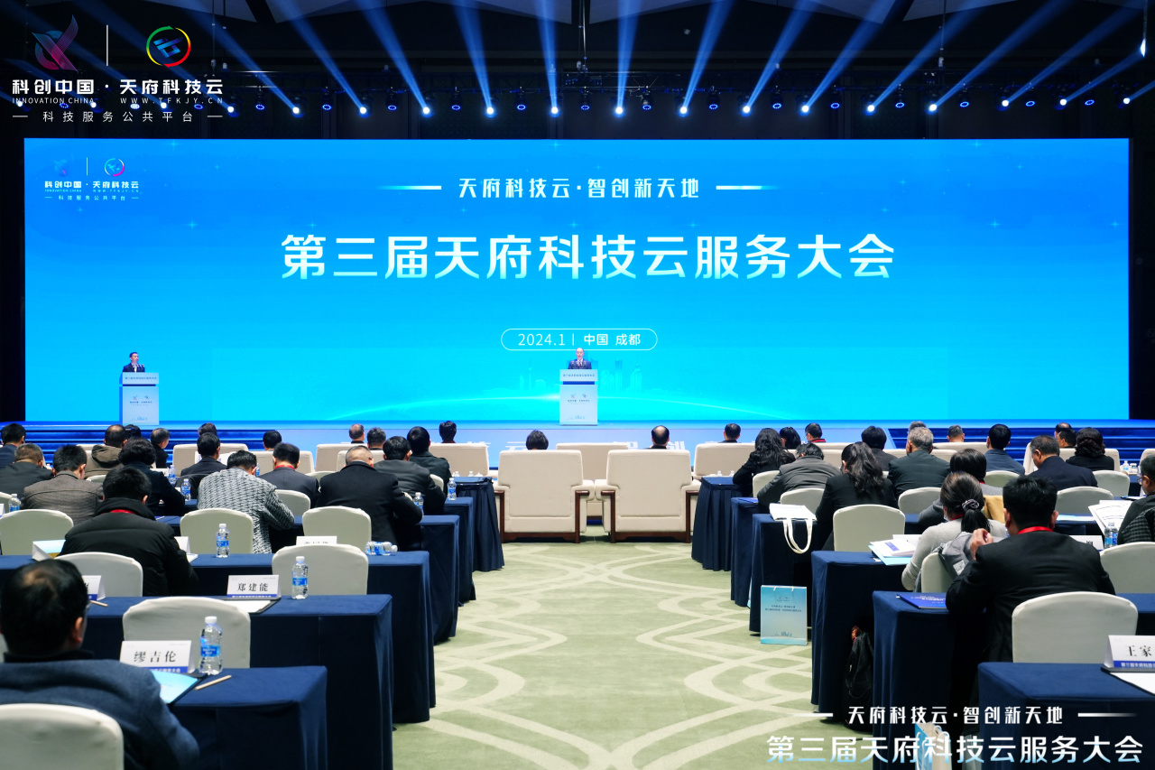 交建集團路面公司籌備組“全降解養(yǎng)生膜”參展第三屆天府科技科創(chuàng)會
