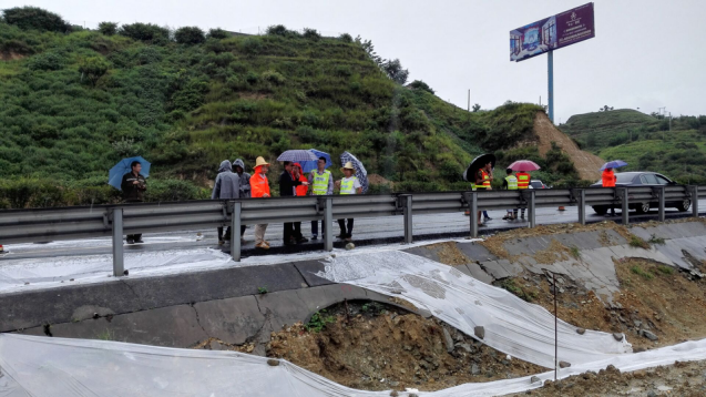 公司成功完成京昆高速公路西攀段K2439+964-K2440+029段左幅中型滑坡搶險階段性任務