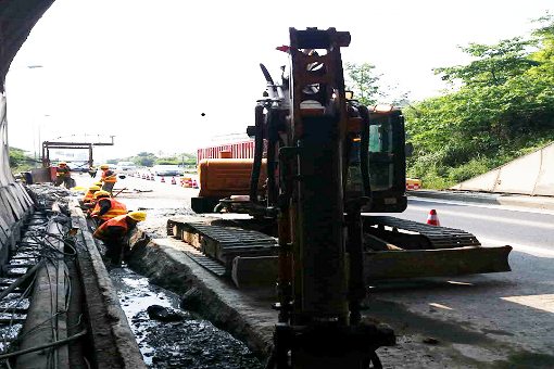 都汶高速紫坪鋪隧道、龍溪隧道病害處治應急搶險工程全面開工