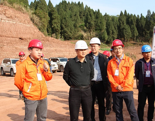 集團公司副總經理汪倫赴公司公路分公司承建成資渝高速公路TJ5標段調研指導工作